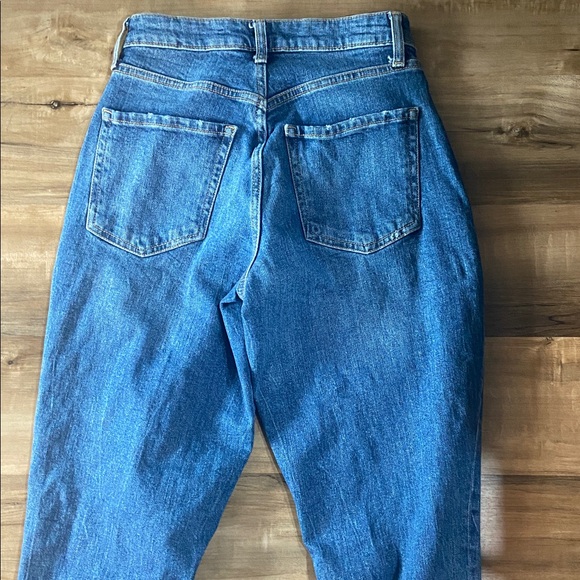 Old Navy Women's O.G. Straight Distressed Jeans - Picture 8 of 9